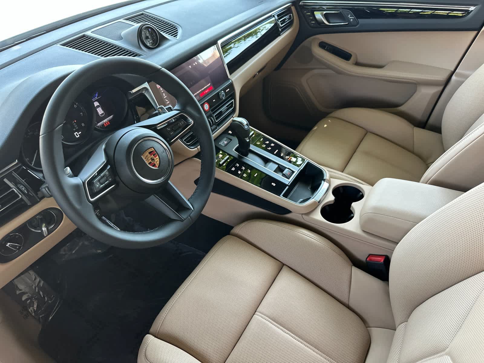 New 2026 Porsche Macan AWD/4WD image 4