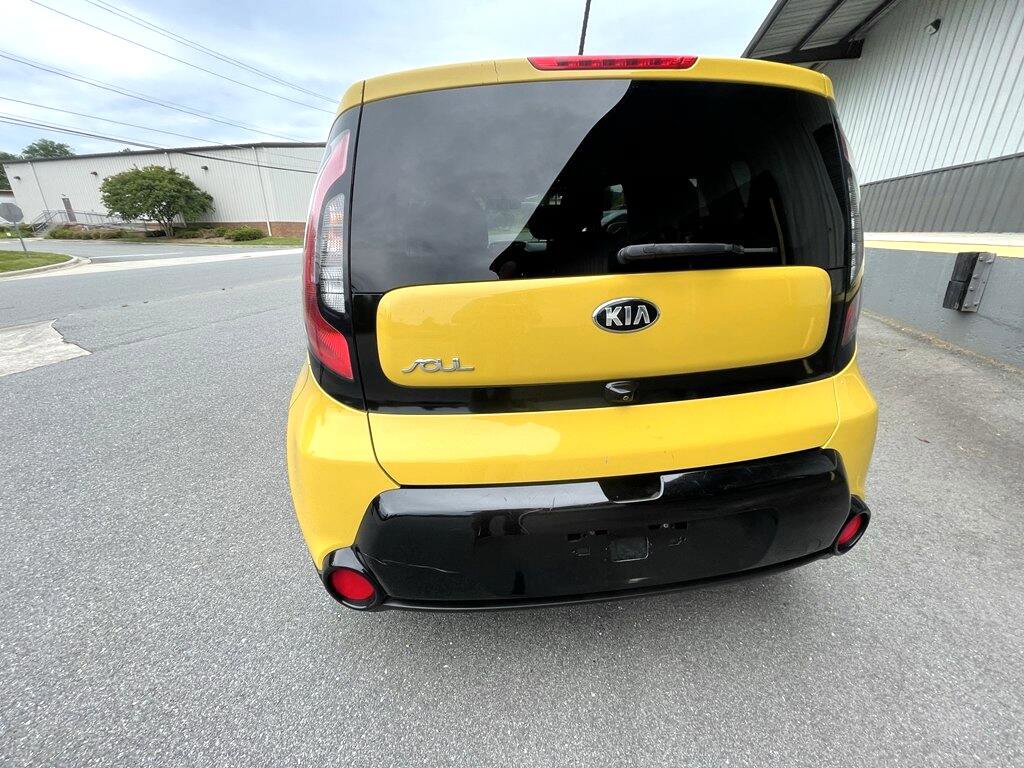 Used 2016 Kia Soul + image 4