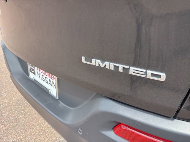 Used 2015 Jeep Cherokee Limited w/ Luxury Group AWD/4WD image 13