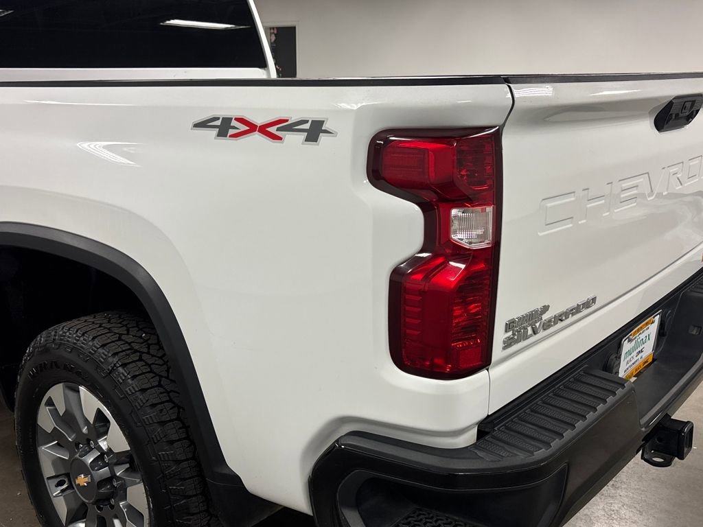 Used 2022 Chevrolet Silverado 2500 Custom w/ Custom Convenience Package AWD/4WD image 14