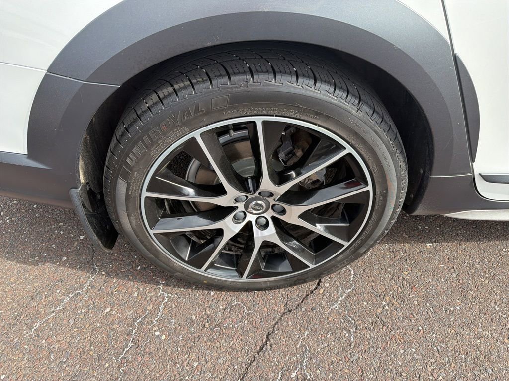 Used 2017 Volvo V90 T6 Cross Country image 16