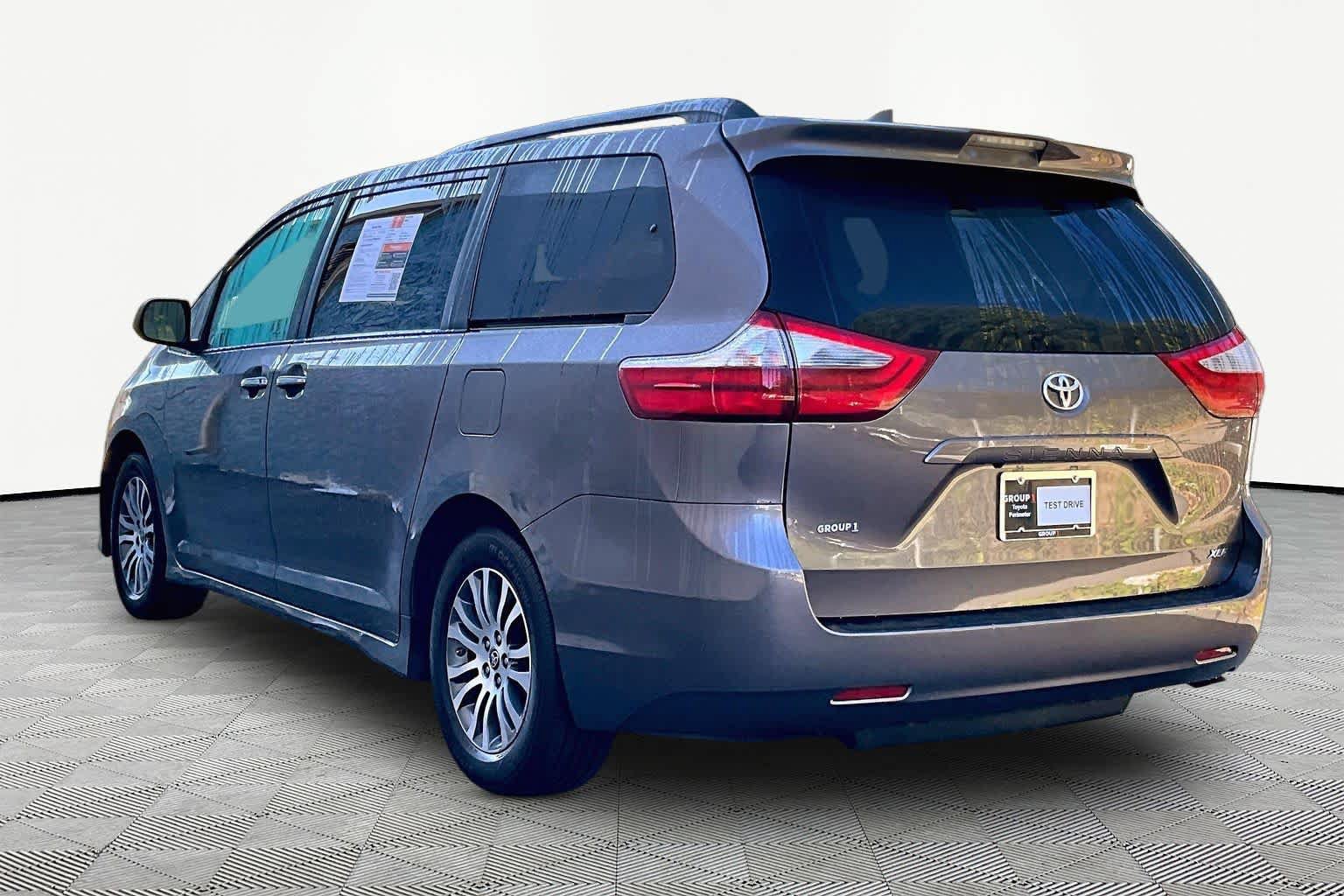 Used 2020 Toyota Sienna XLE FWD image 12