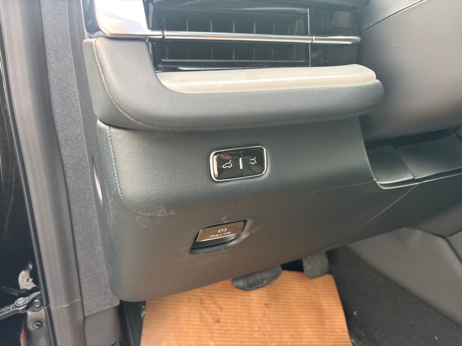 New 2026 Lincoln Navigator Reserve w/ Jet Appearance Package image 13