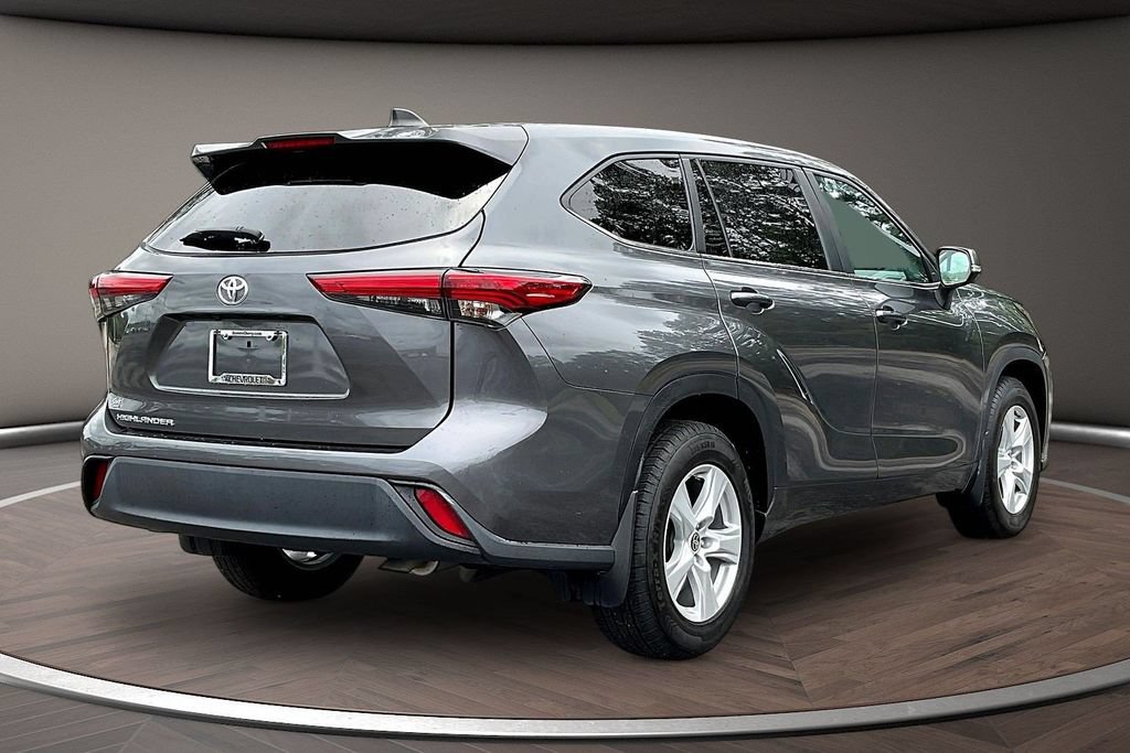 Used 2023 Toyota Highlander L FWD image 7