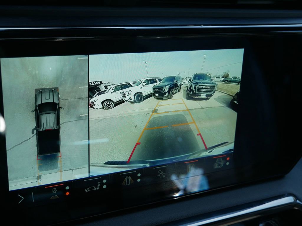 Used 2025 GMC Sierra 2500 AT4 image 25