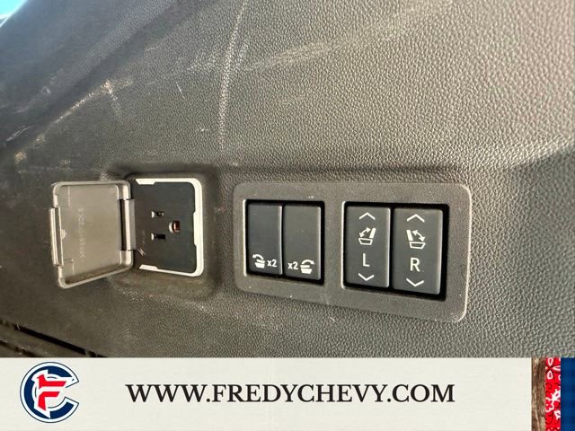 Used 2025 Chevrolet Suburban Premier AWD/4WD image 30