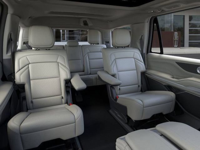New 2026 Lincoln Navigator Reserve w/ Jet Appearance Package AWD/4WD image 11