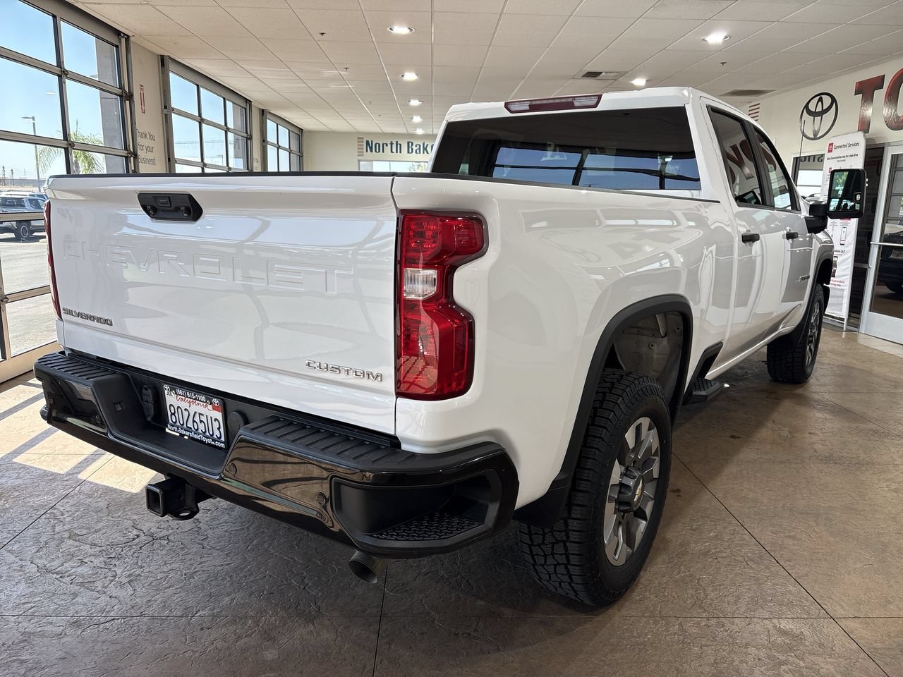 Used 2024 Chevrolet Silverado 2500 Custom w/ Custom Value Package RWD image 2