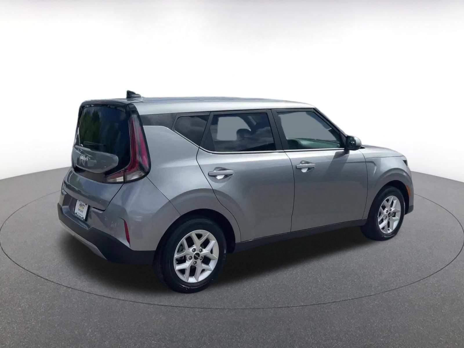Used 2025 Kia Soul LX w/ LX Technology Package FWD image 14