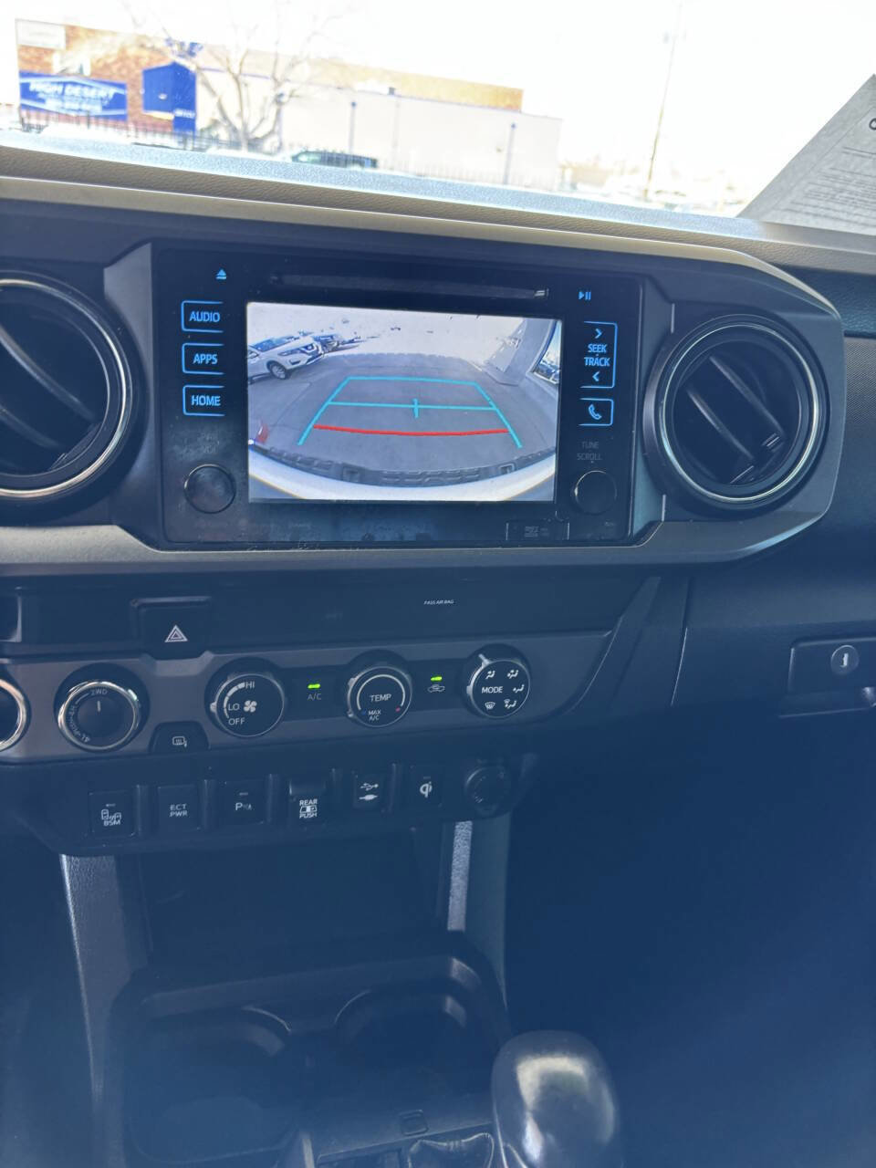 Used 2019 Toyota Tacoma TRD Off-Road w/ Technology Package AWD/4WD image 17