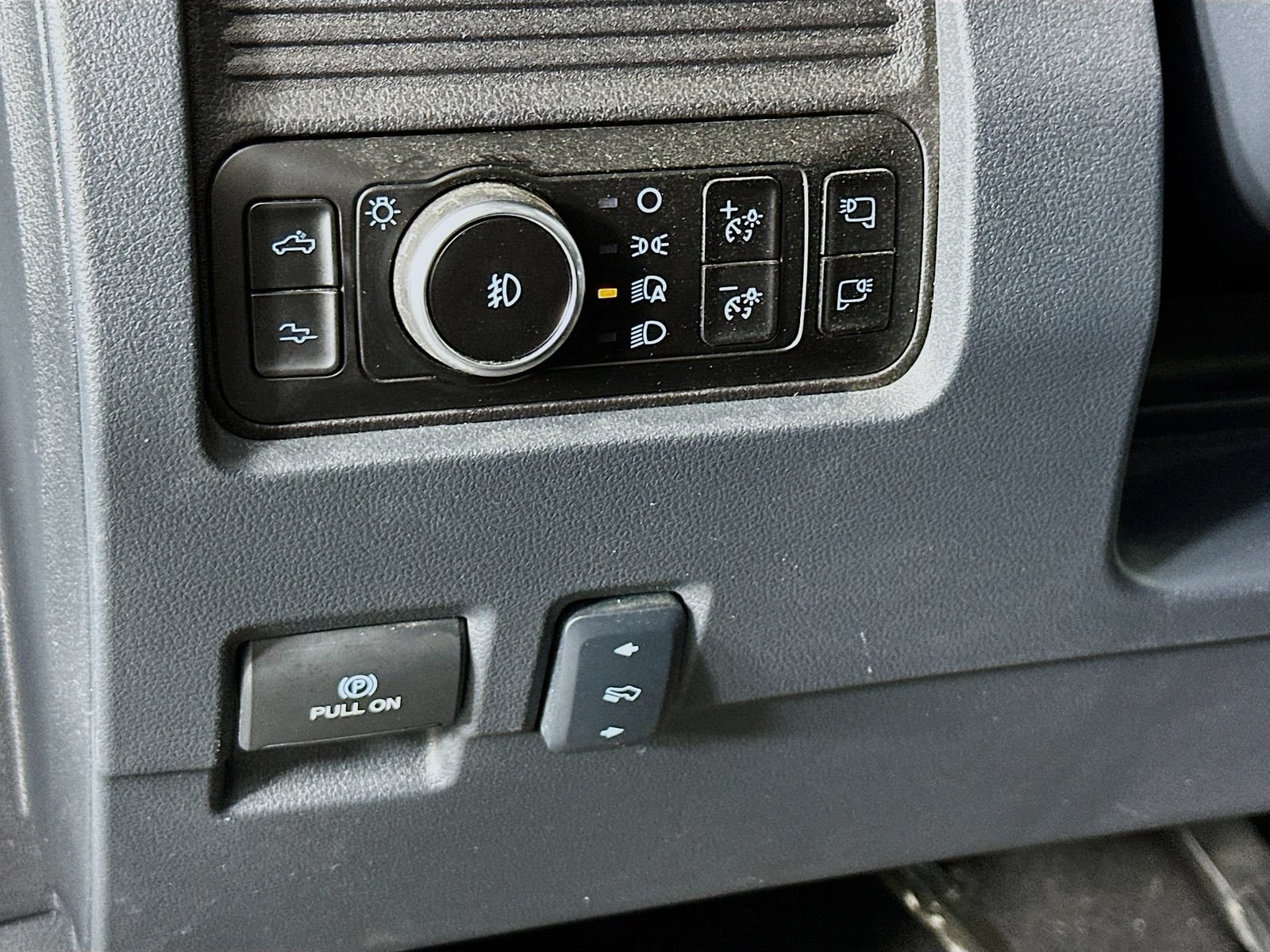 Used 2025 Ford F350 Platinum AWD/4WD image 11