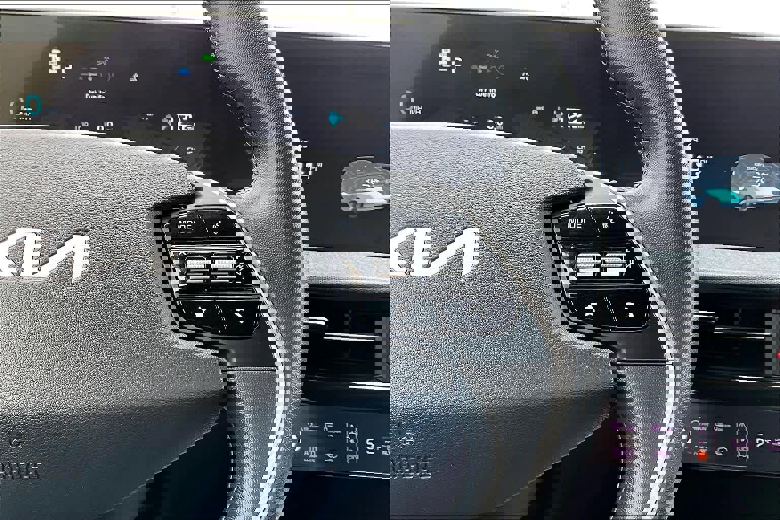 Used 2022 Kia EV6 Wind image 24