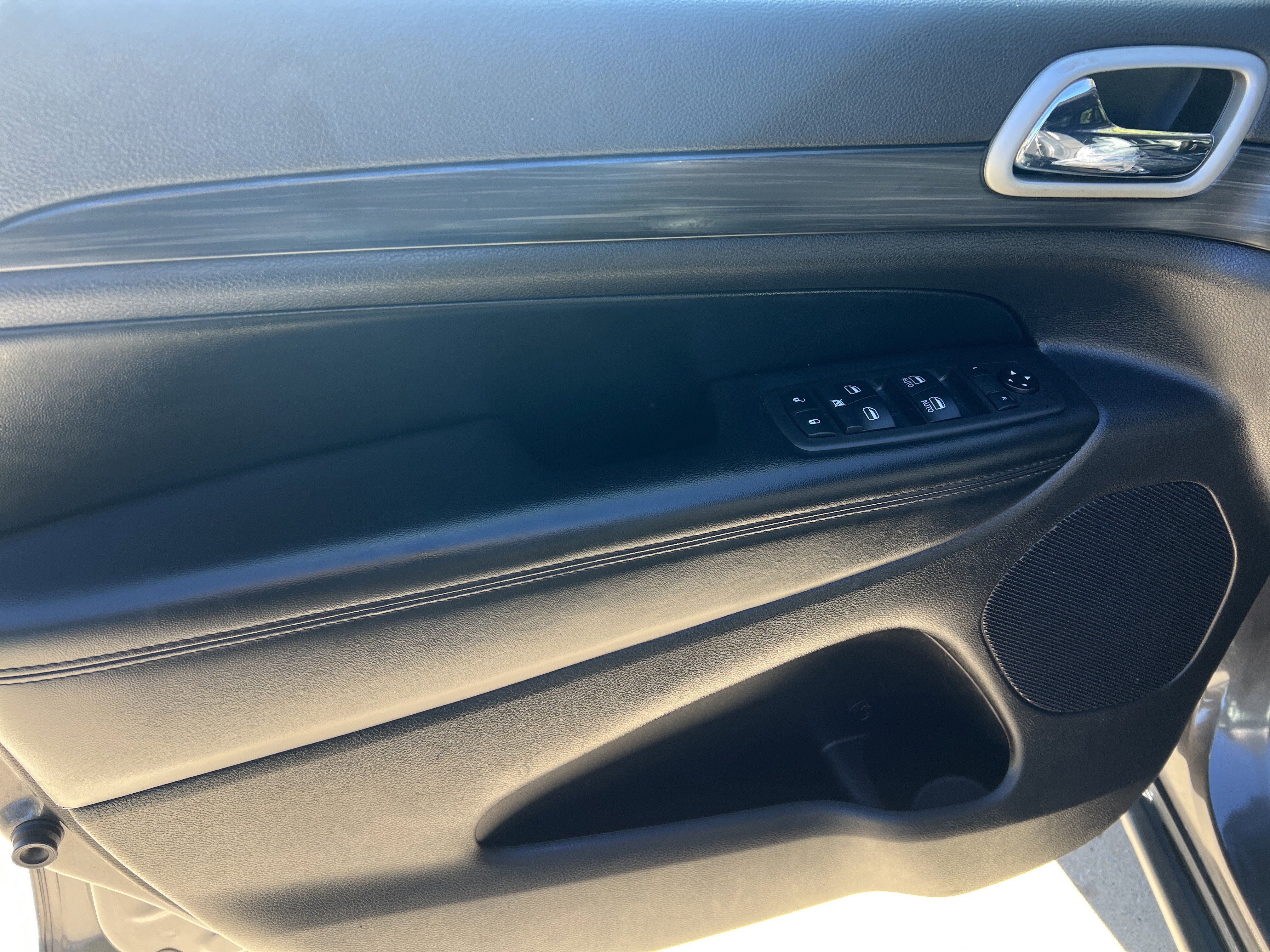 Used 2021 Jeep Grand Cherokee Laredo X image 13