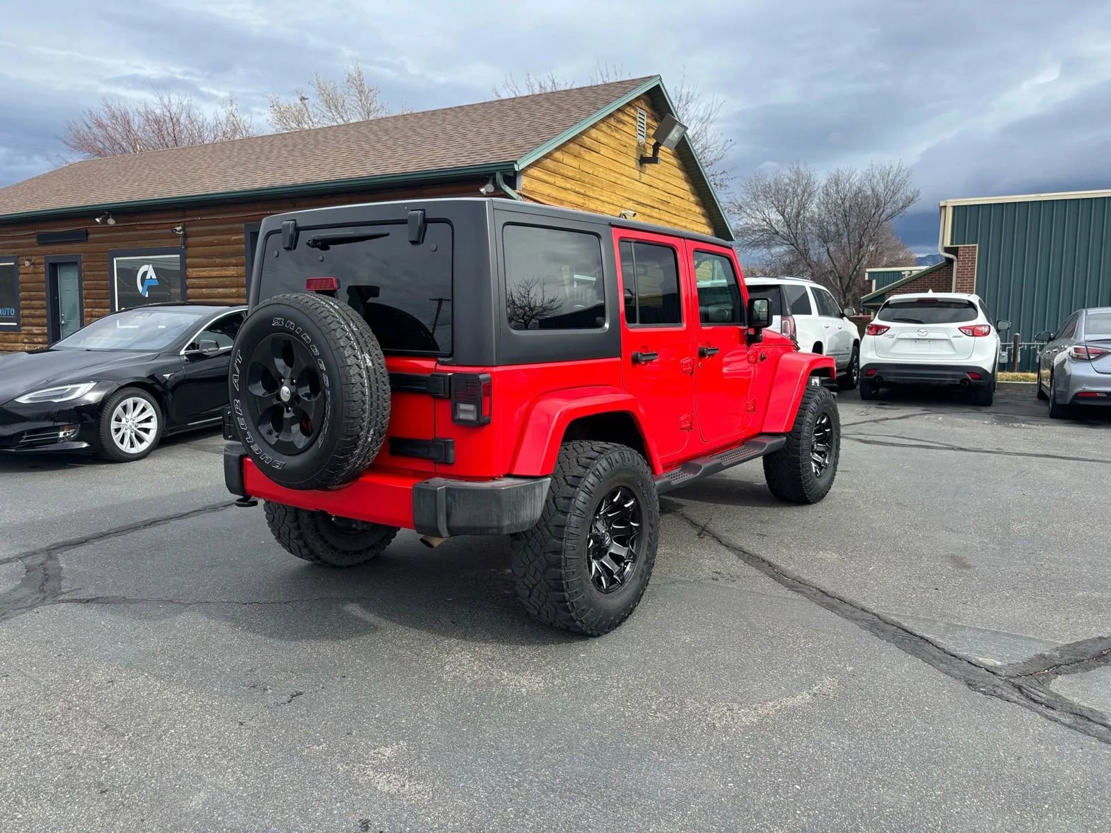 Used 2017 Jeep Wrangler Unlimited Sahara w/ Connectivity Group image 5
