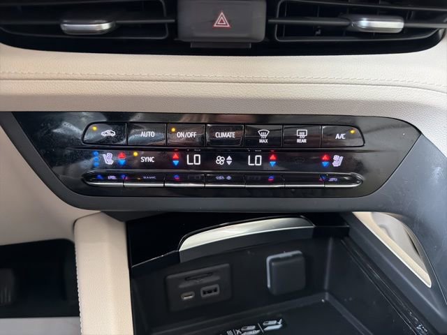 Used 2023 Buick Envision Avenir AWD/4WD image 24