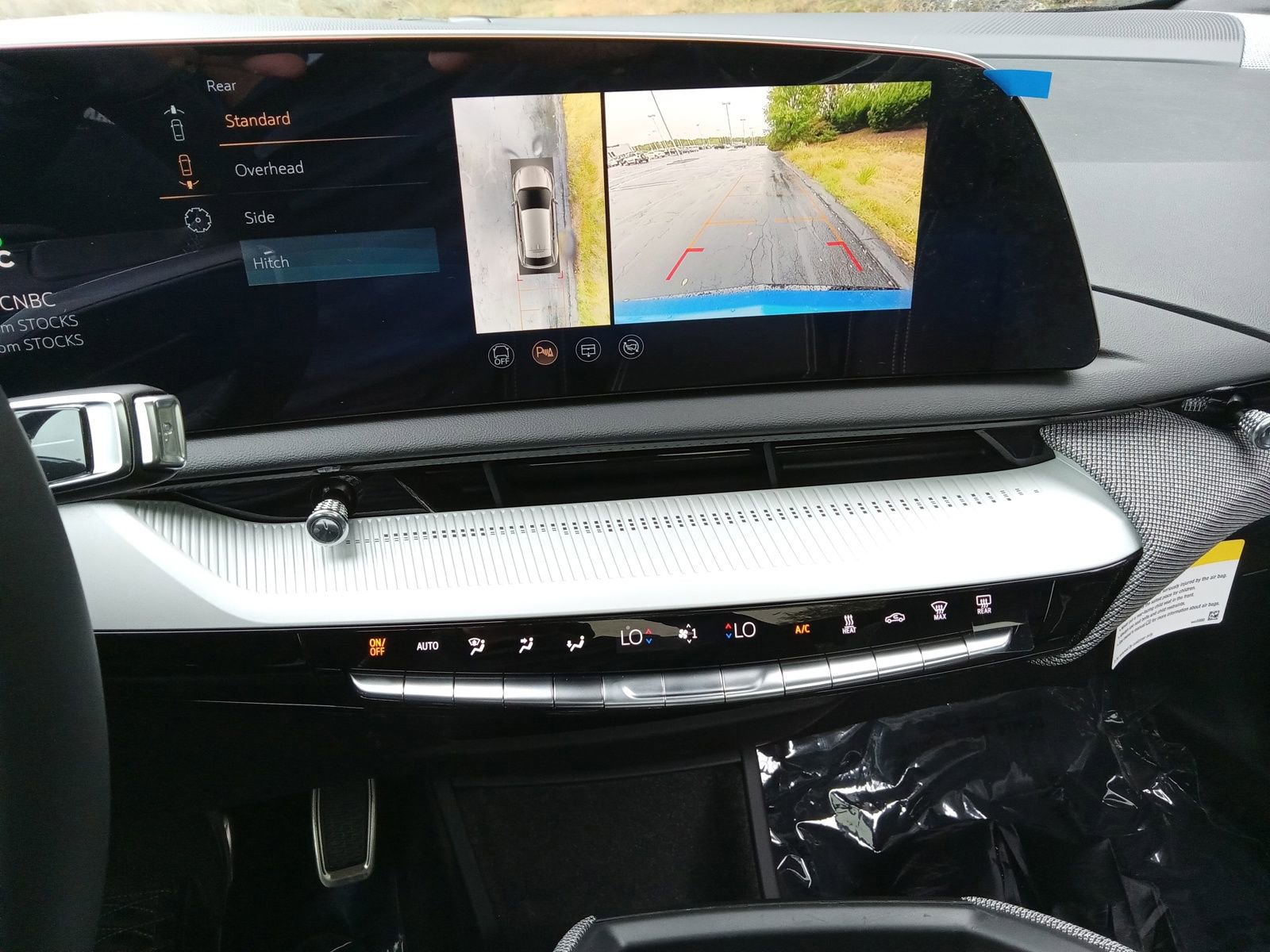 New 2025 Cadillac Optiq Luxury 2 w/ LPO, ONYX Package image 16