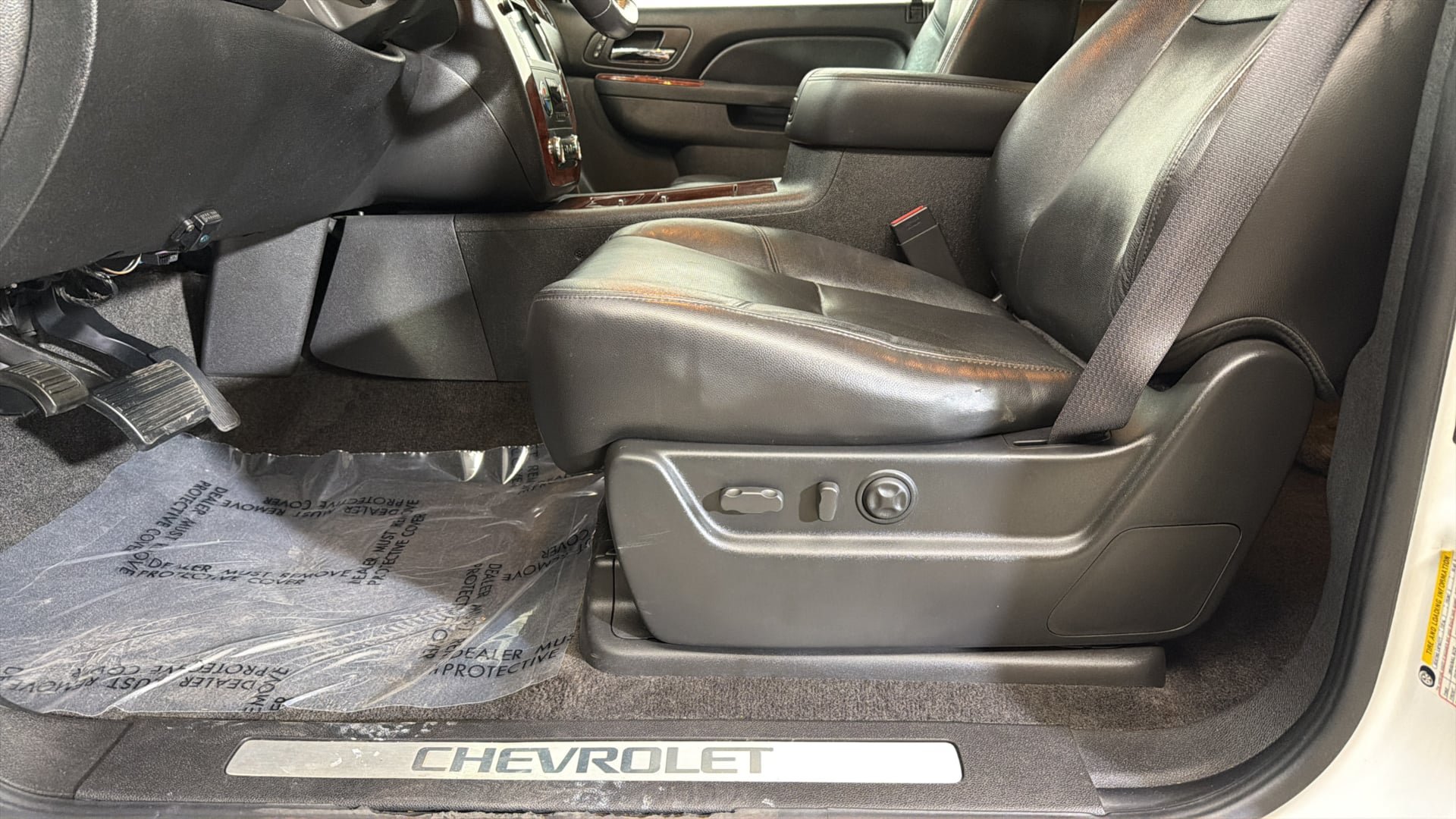 Used 2010 Chevrolet Tahoe LTZ AWD/4WD image 19