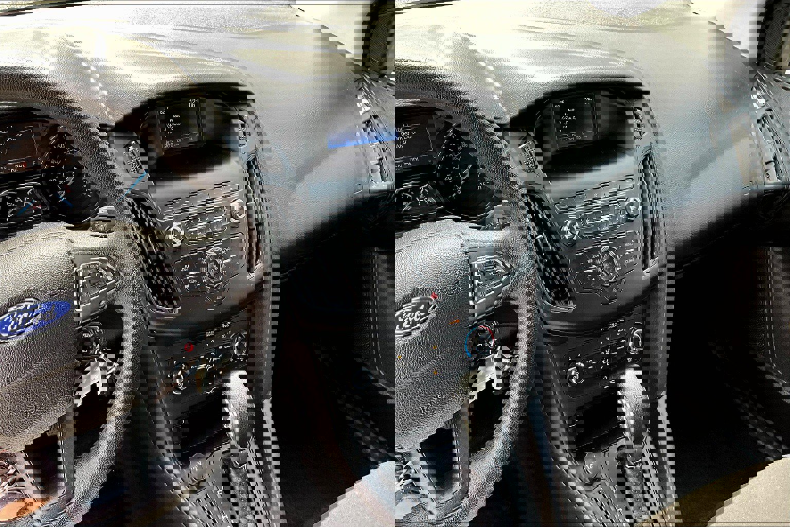 Used 2018 Ford Focus SE image 6