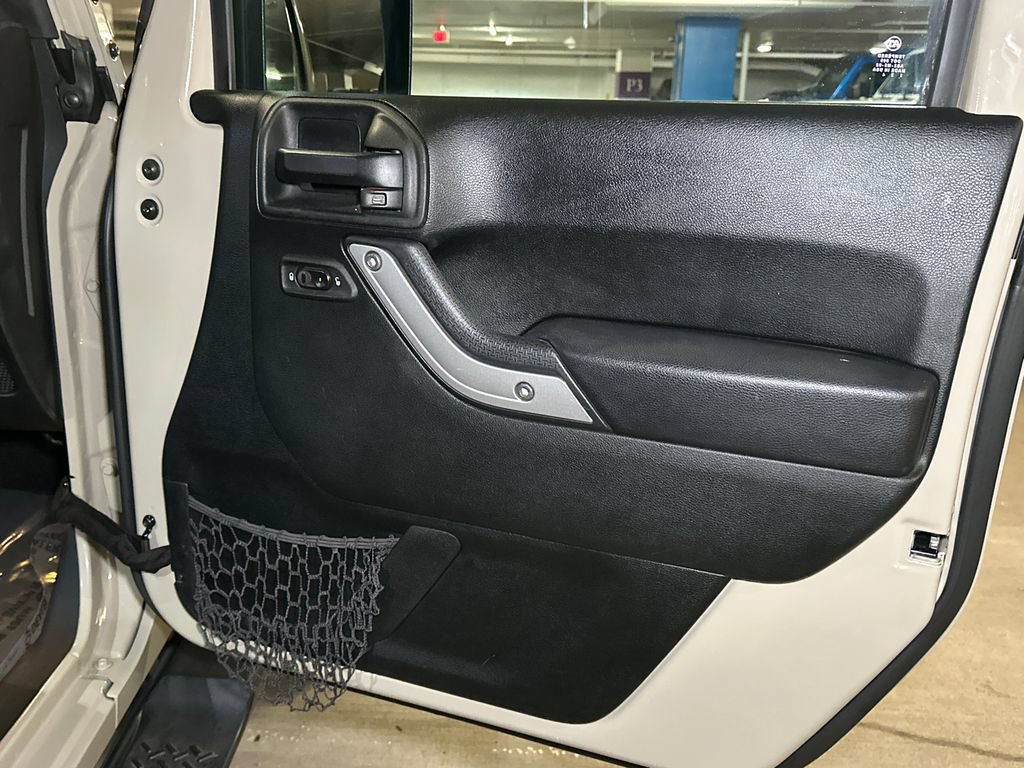 Used 2017 Jeep Wrangler Unlimited Sahara w/ Max Tow Package AWD/4WD image 11