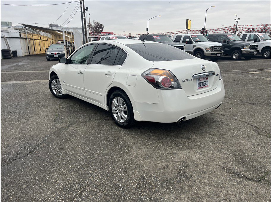 Used 2010 Nissan Altima Hybrid Sedan image 5
