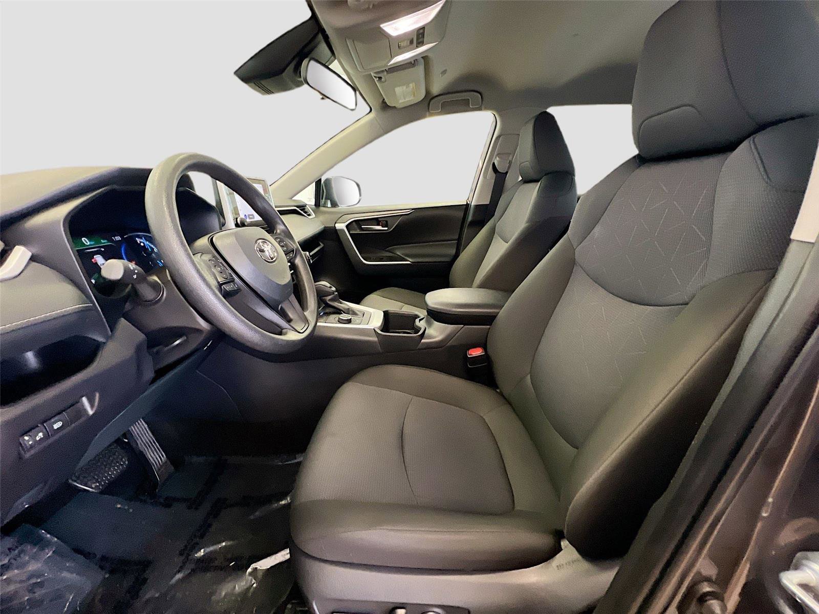 Used 2025 Toyota RAV4 XLE image 20