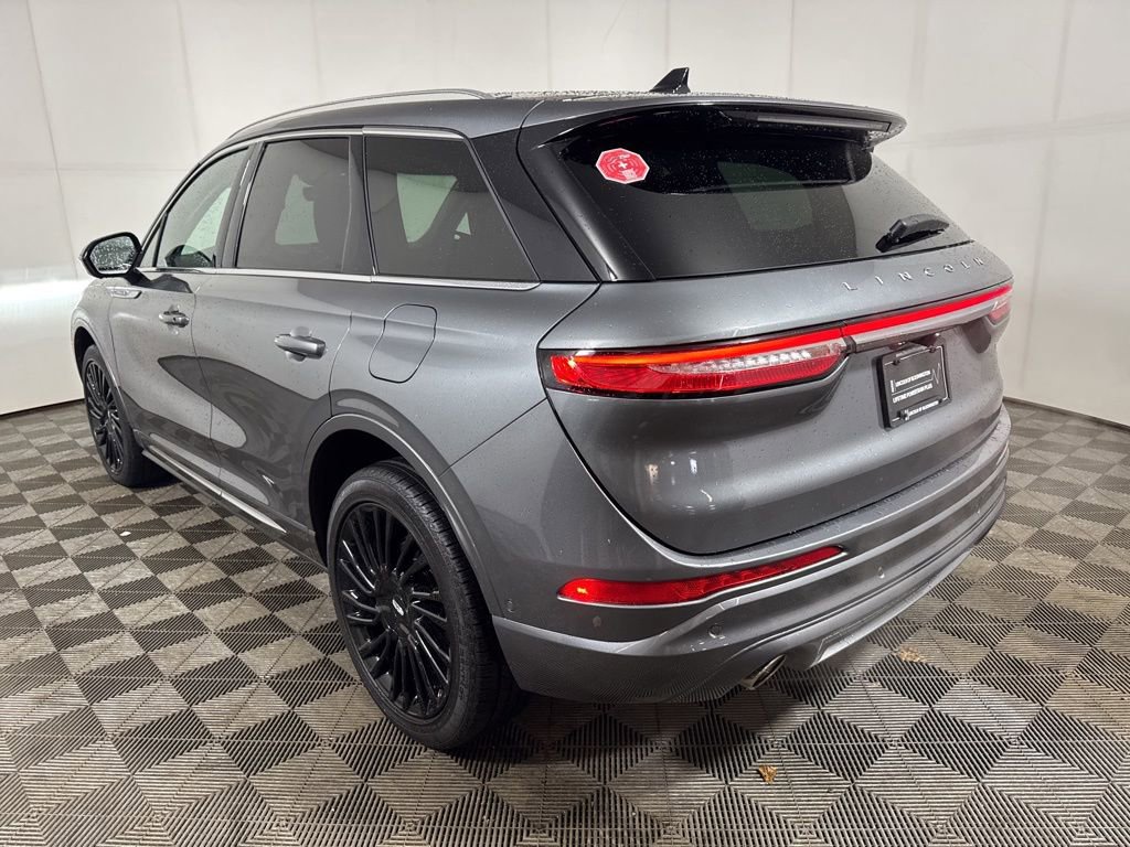 Certified 2022 Lincoln Corsair Reserve w/ Equipment Group 201A image 3