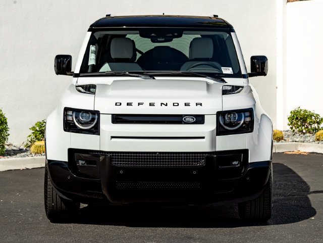 New 2026 Land Rover Defender 110 X-Dynamic SE AWD/4WD image 3