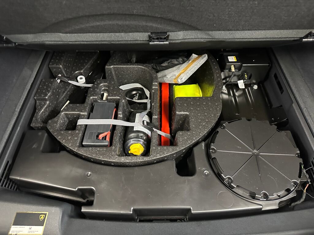 Used 2020 Lamborghini Urus image 32