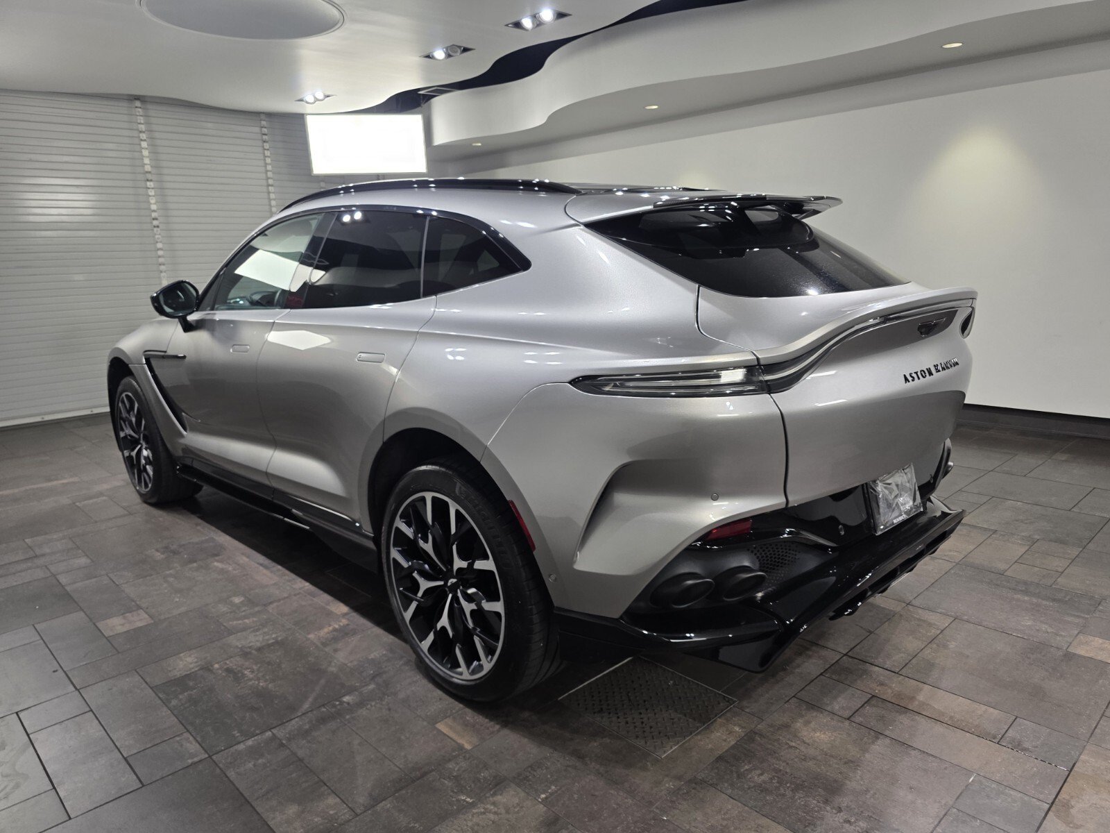 Used 2023 Aston Martin DBX 707 AWD/4WD image 2