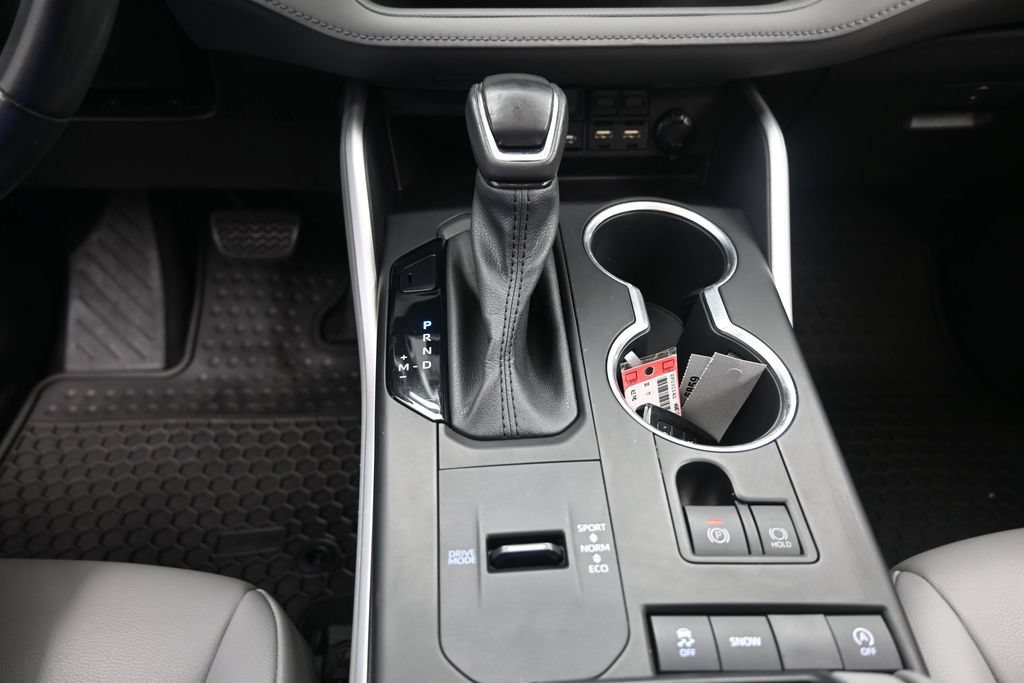 Used 2020 Toyota Highlander XLE FWD image 12