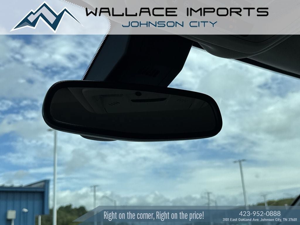 Used 2024 GMC Terrain Denali w/ Black Diamond Edition AWD/4WD image 17