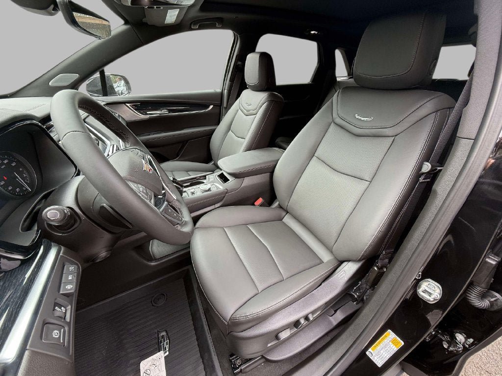 New 2026 Cadillac XT5 Premium Luxury w/ LPO, Floor Liner Package AWD/4WD image 2
