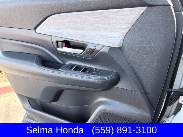 Used 2024 Toyota Grand Highlander AWD image 12