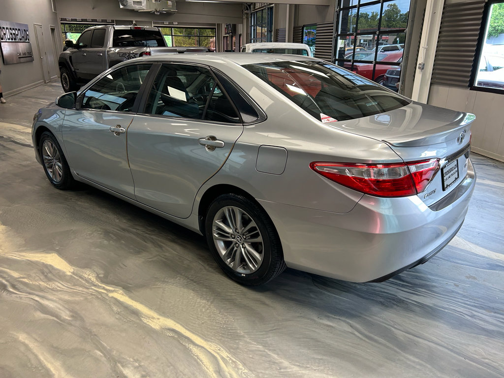 Used 2015 Toyota Camry SE FWD image 30