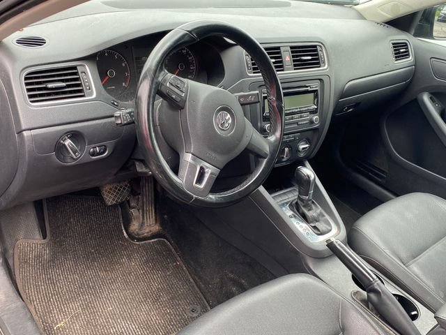 Used 2011 Volkswagen Jetta SE FWD image 5