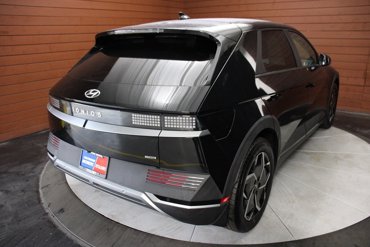 Used 2023 Hyundai Ioniq 5 SEL AWD/4WD image 16