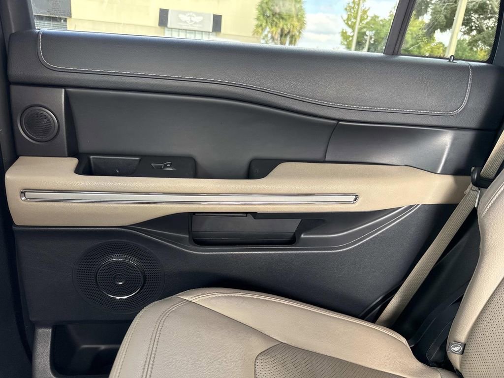 Used 2023 Ford Expedition Limited image 15