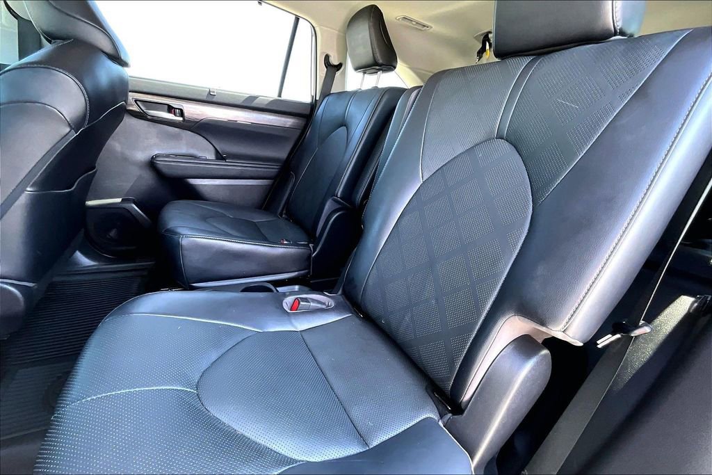 Used 2023 Toyota Highlander Platinum AWD/4WD image 24