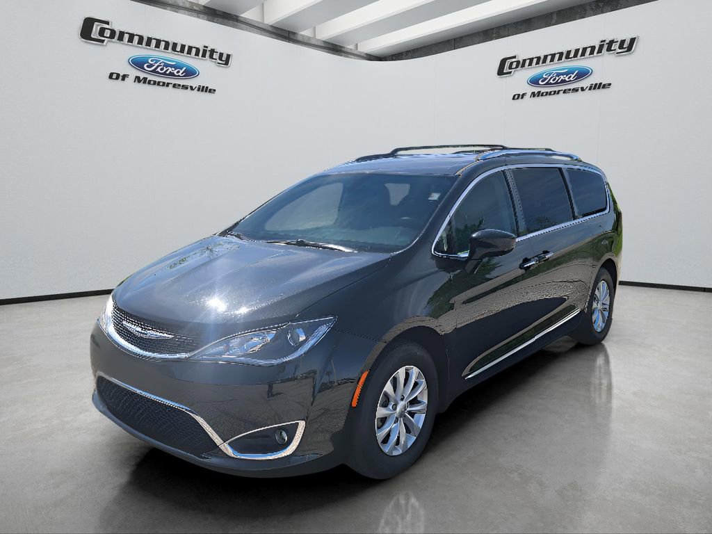 Used 2018 Chrysler Pacifica Touring-L image 1