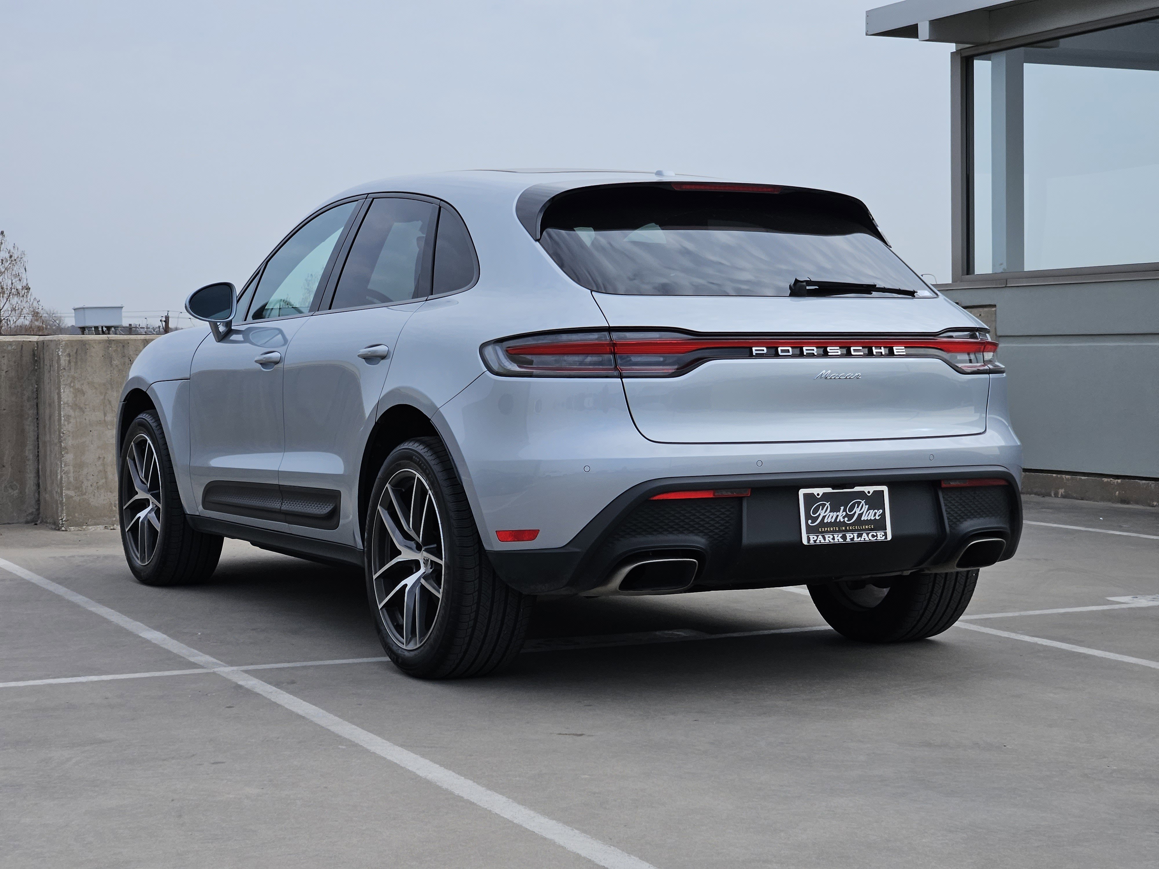Certified 2025 Porsche Macan image 3
