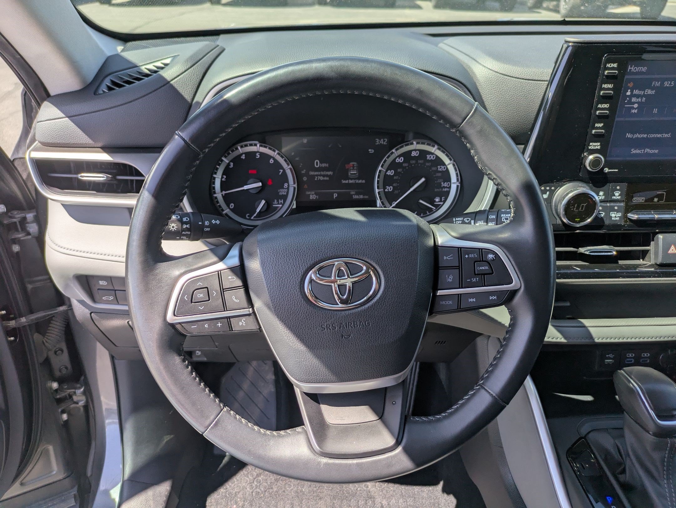 Used 2022 Toyota Highlander XLE AWD/4WD image 18