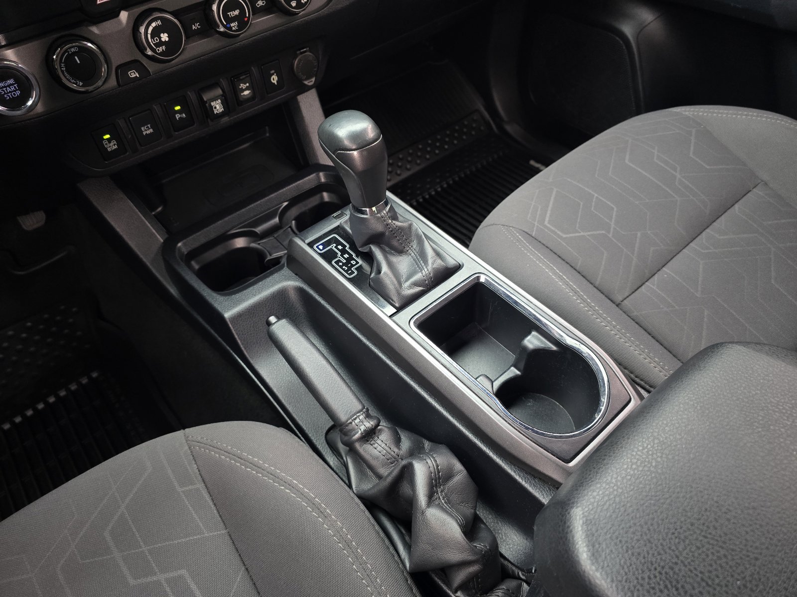 Used 2019 Toyota Tacoma TRD Off-Road w/ Technology Package AWD/4WD image 19