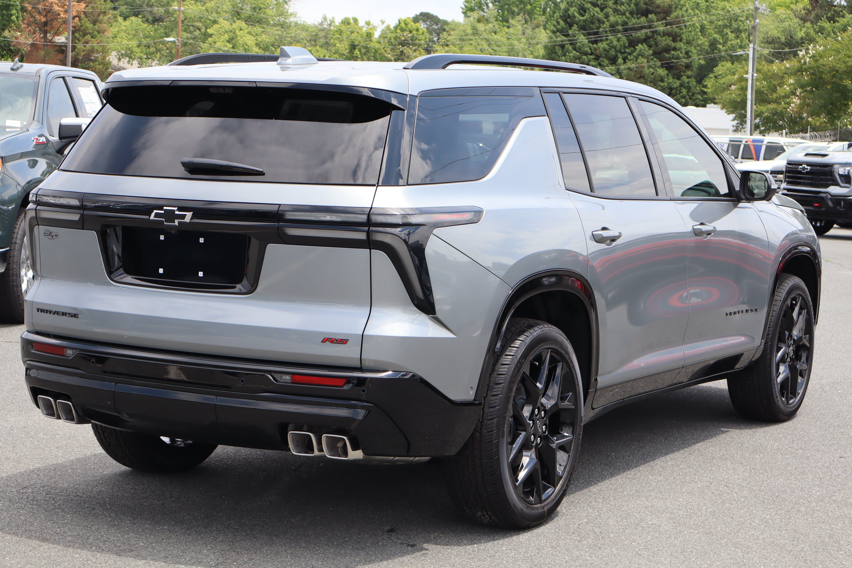 New 2026 Chevrolet Traverse RS w/ LPO, Cargo Package FWD image 8