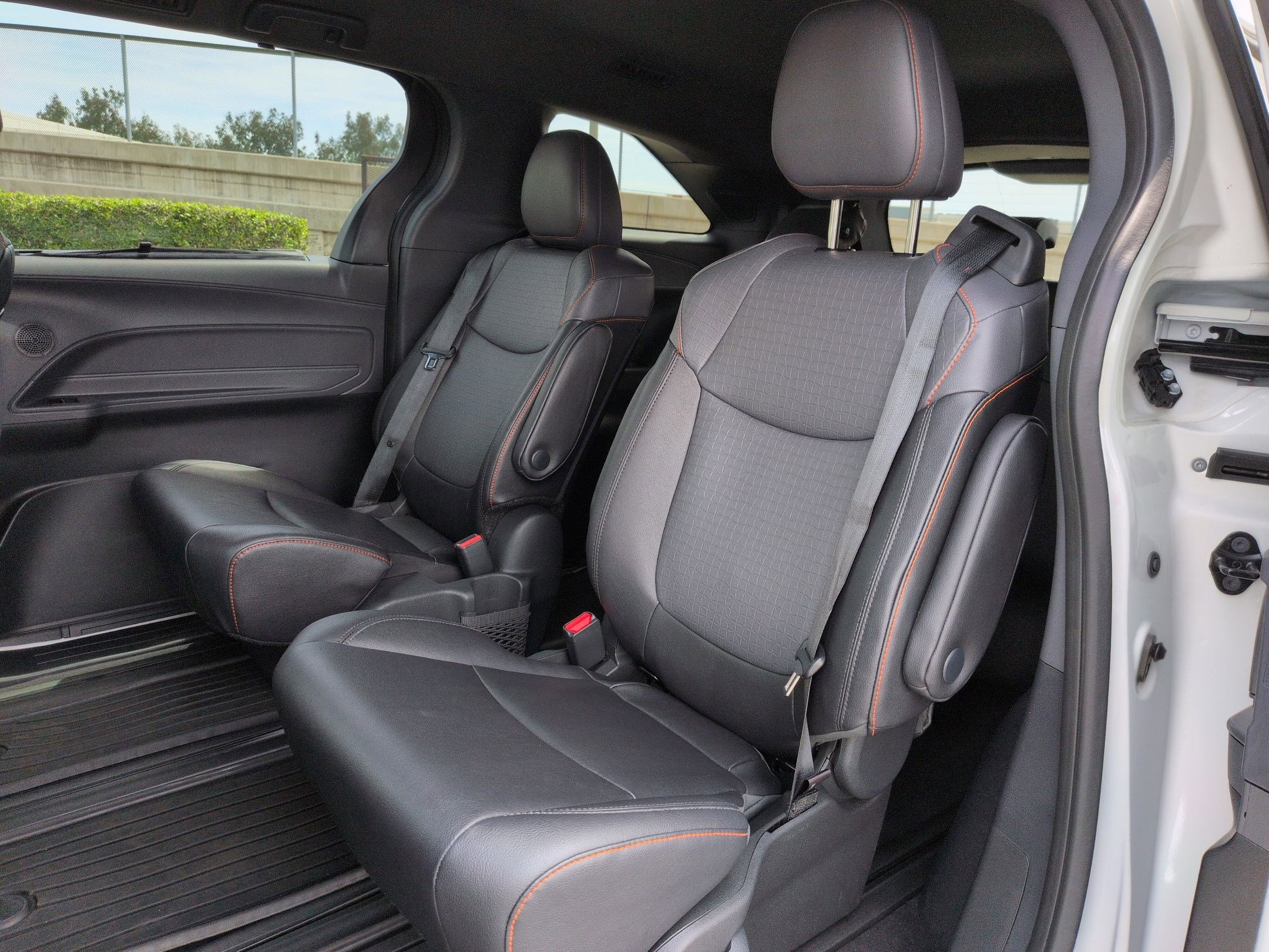 Used 2024 Toyota Sienna XSE w/ XSE Plus Package image 32