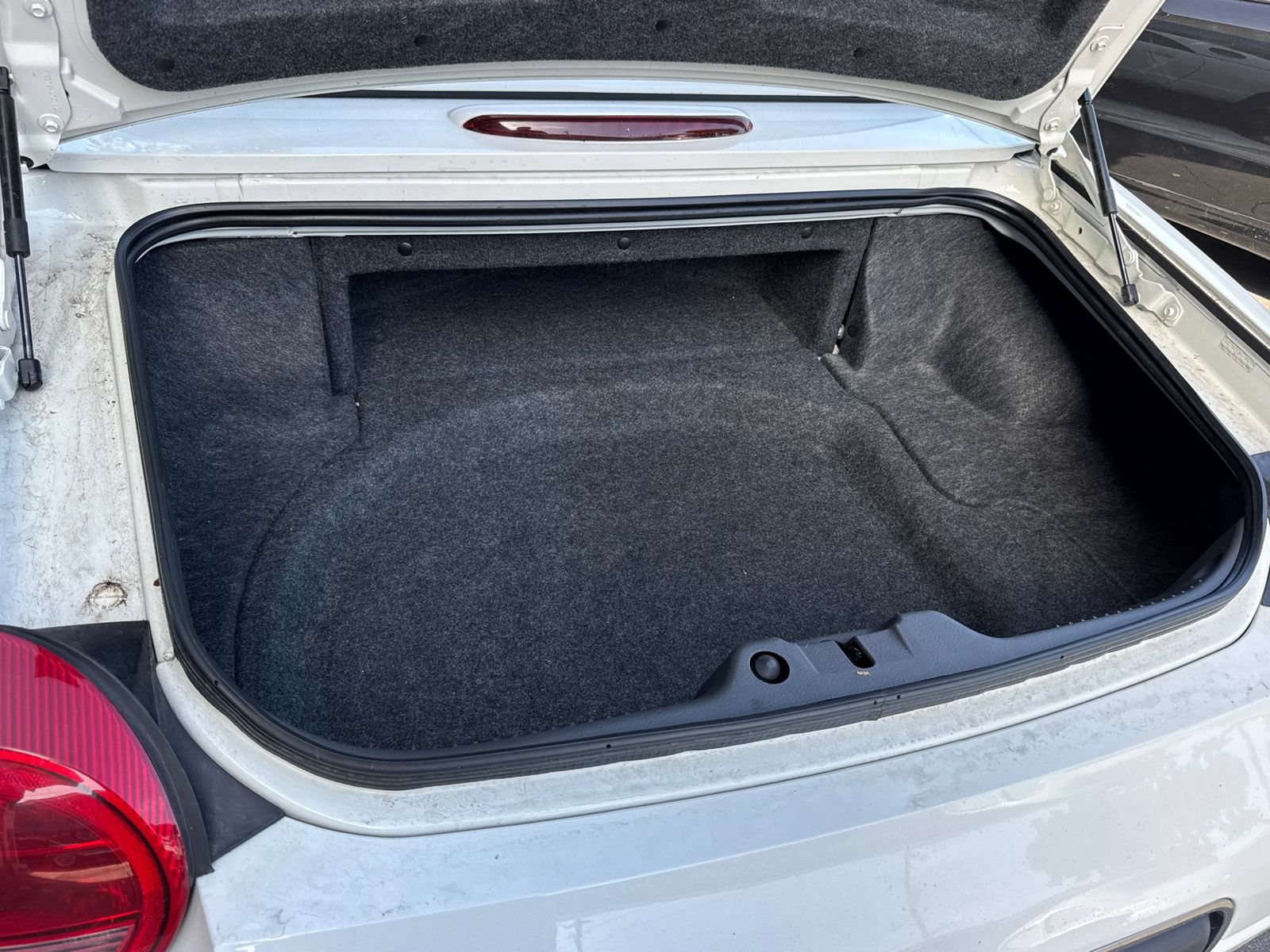 Used 2002 Ford Thunderbird RWD image 8