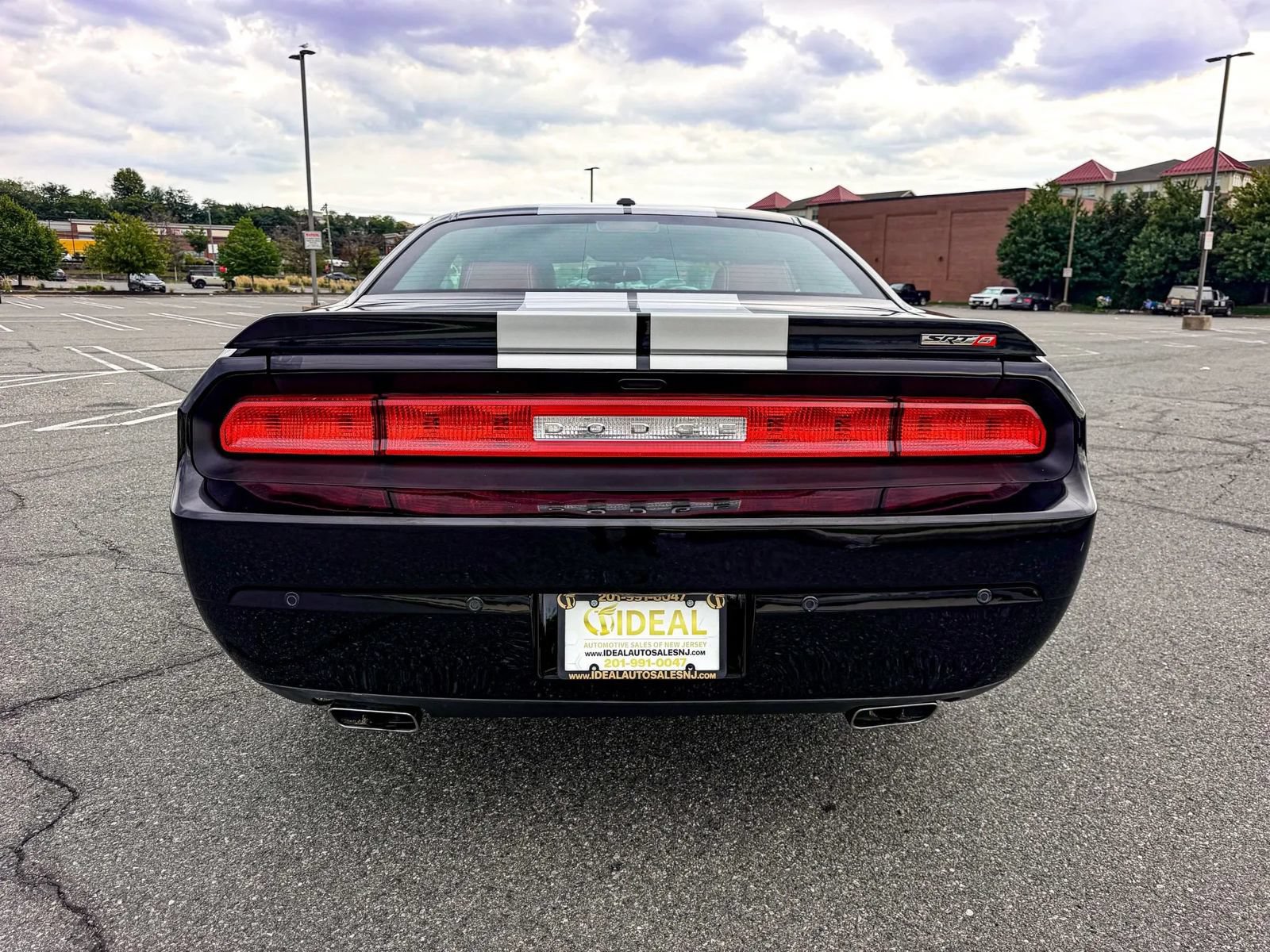 Used 2014 Dodge Challenger SRT8 w/ Harman/Kardon Audio Group RWD image 10