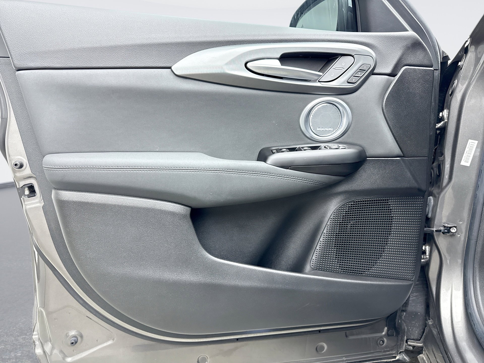 Used 2024 Alfa Romeo Tonale Ti image 9