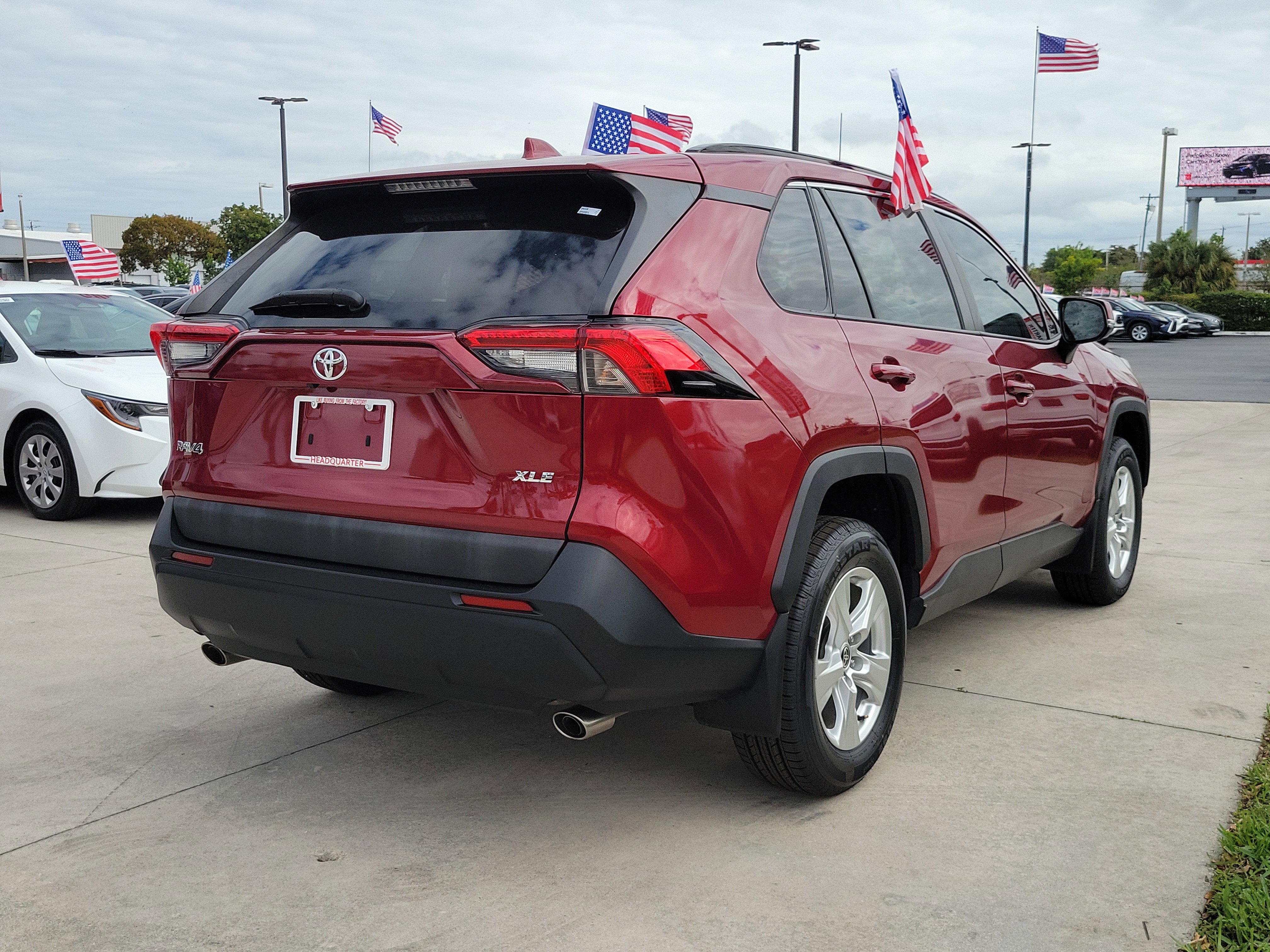 Used 2021 Toyota RAV4 XLE image 12