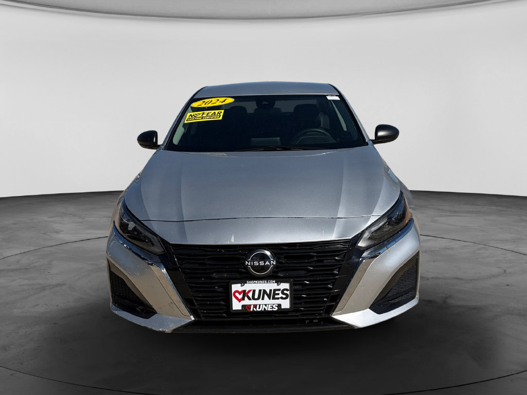 Used 2024 Nissan Altima 2.5 SV FWD image 3