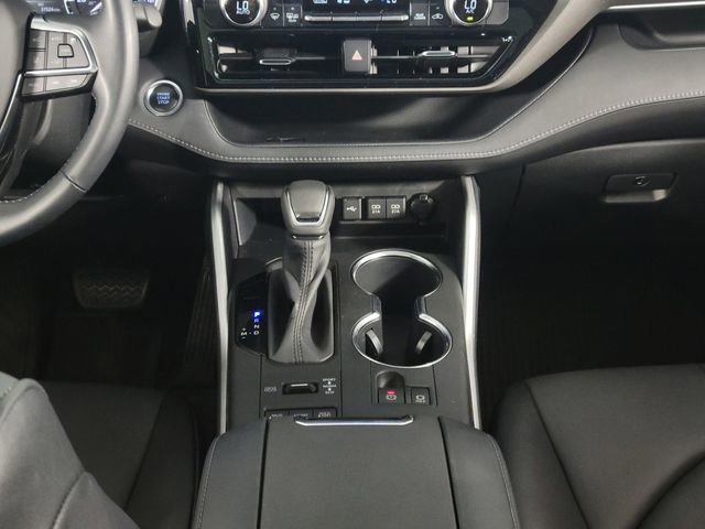 Used 2020 Toyota Highlander XLE AWD/4WD image 27